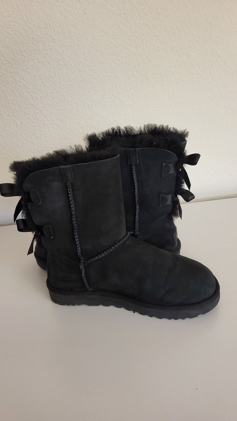 Ugg Scarpe da donna: UGG Bailey Bow II Boot - Grösse 37 - neuwertig – Nuovo (secondo la descrizione) da Wollerau venduto da jes_lp7w 4