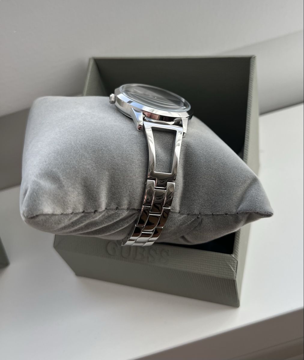 Guess Orologi: Neue Guess Damenuhr in silber – Nuovo e nell'imballaggio originale da Schwyz venduto da Nervusopticus 2