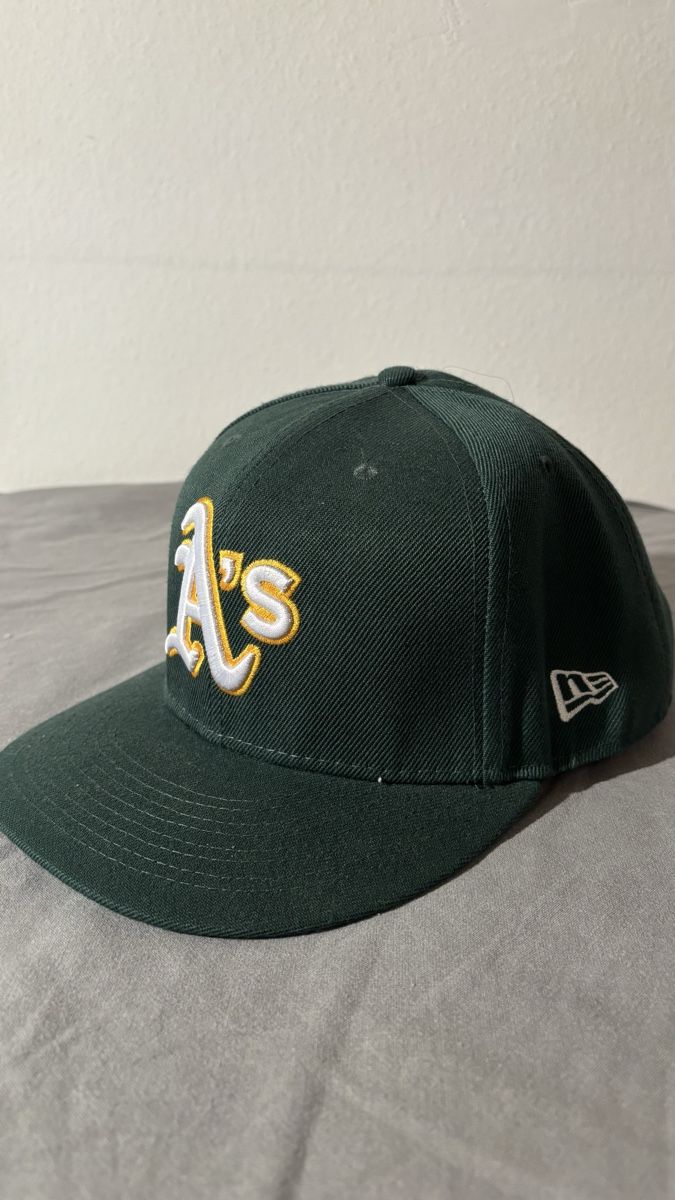 New Era Copricapi, berretti & cappellini: Casquette new era A’s – Usato da Genève venduto da Nathanwatchch