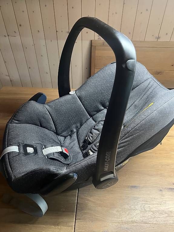 Sièges auto: Maxi Cosi Babyschale – D'occasion à Wasen im Emmental par fix87 1