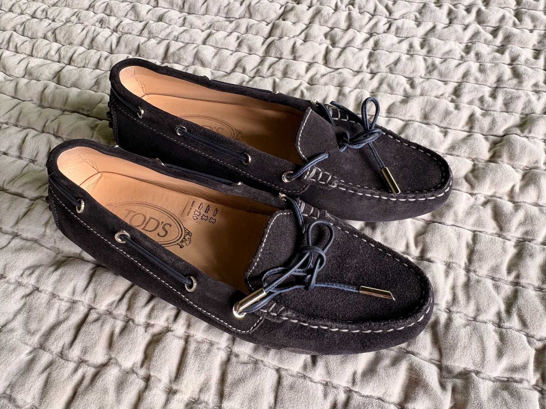Tod'S Scarpe da donna: Tod's Gommino daim bleu marine  -  37 – Usato da Lovatens venduto da flo_z95p
