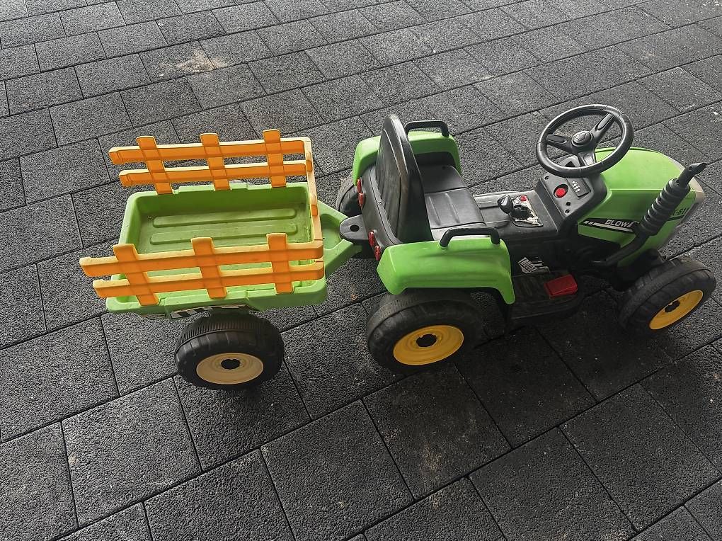 Veicoli per bambini: Traktor mit el.Motor – Usato da Fahrni b. Thun venduto da Joer1 1