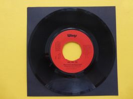 Wings – Hi, Hi, Hi / C Moon