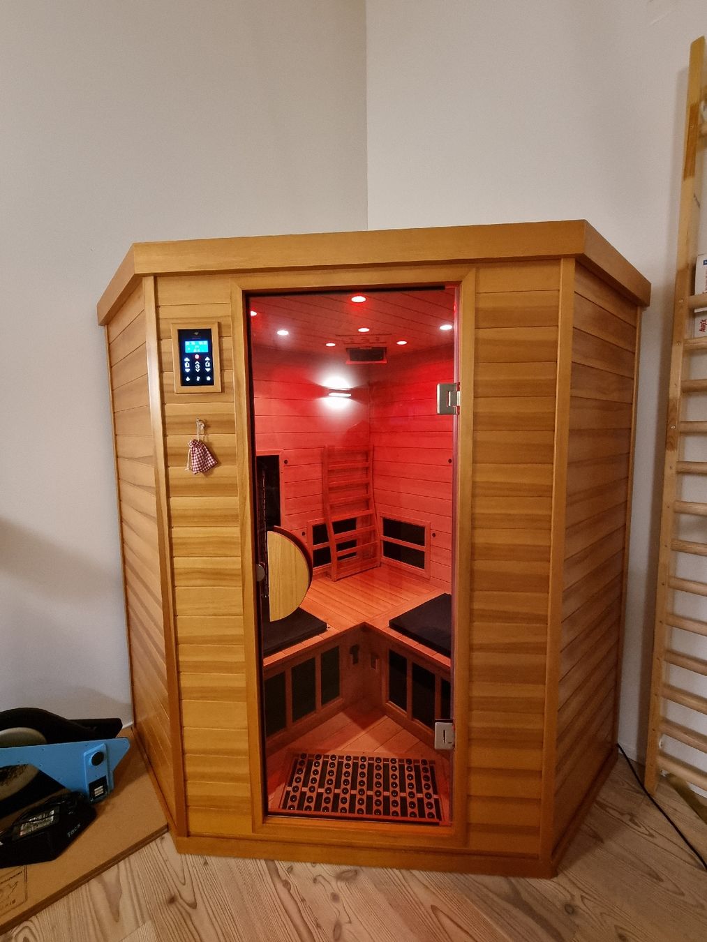 Sauna & Zubehör: Infrarotkabine ATR-Eck – Gebraucht aus Hemmental von Nyha