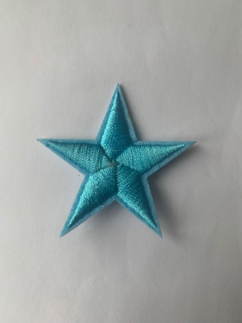 Toppe: Stern Hellblau Badge, Patch, Bügelbild – Nuovo e nell'imballaggio originale da Ostermundigen venduto da Mcone
