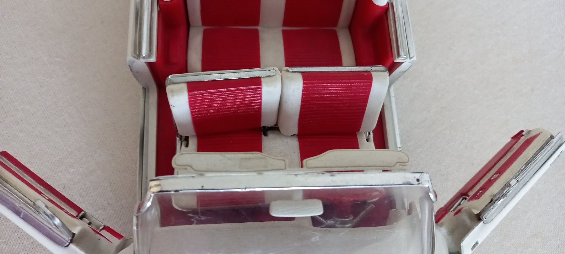 Alle Dekorationen: Modellauto Cadillac Eldorado weiss rot – Gebraucht aus Thun von Nordkapp 7