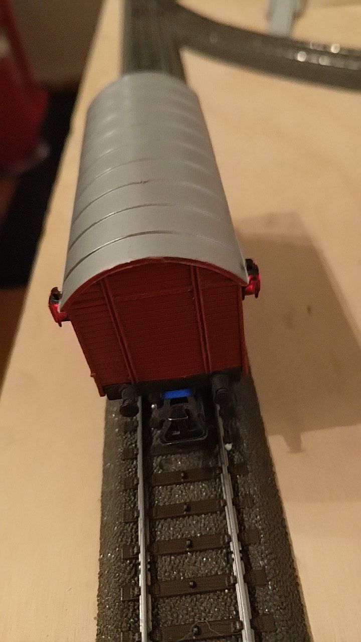 Märklin Modellini di ferrovie: 5 Gedeckte Güterwagen der DB mit Schlussleuchtenwagen – Usato da Uster venduto da Regenwurm61 6