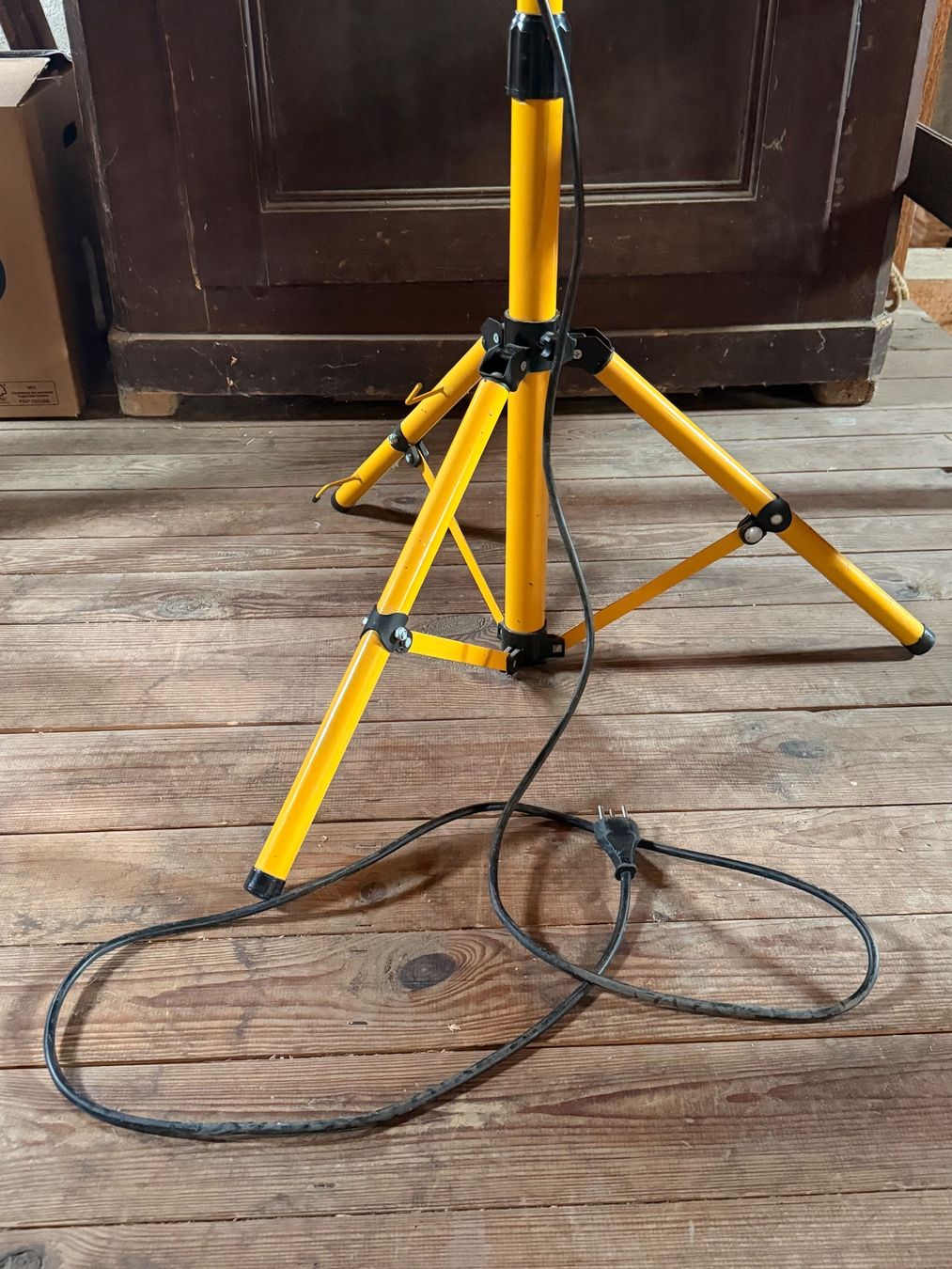 Lampade: Halogenlampe mit Stativ – Usato da Zürich venduto da El-Ga 2