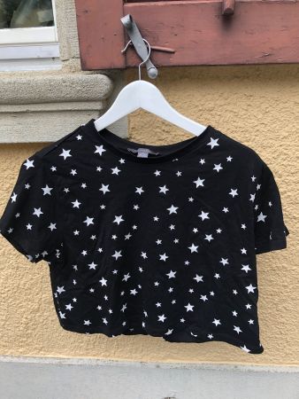 Cropped T-Shirt schwarz mit Sternen