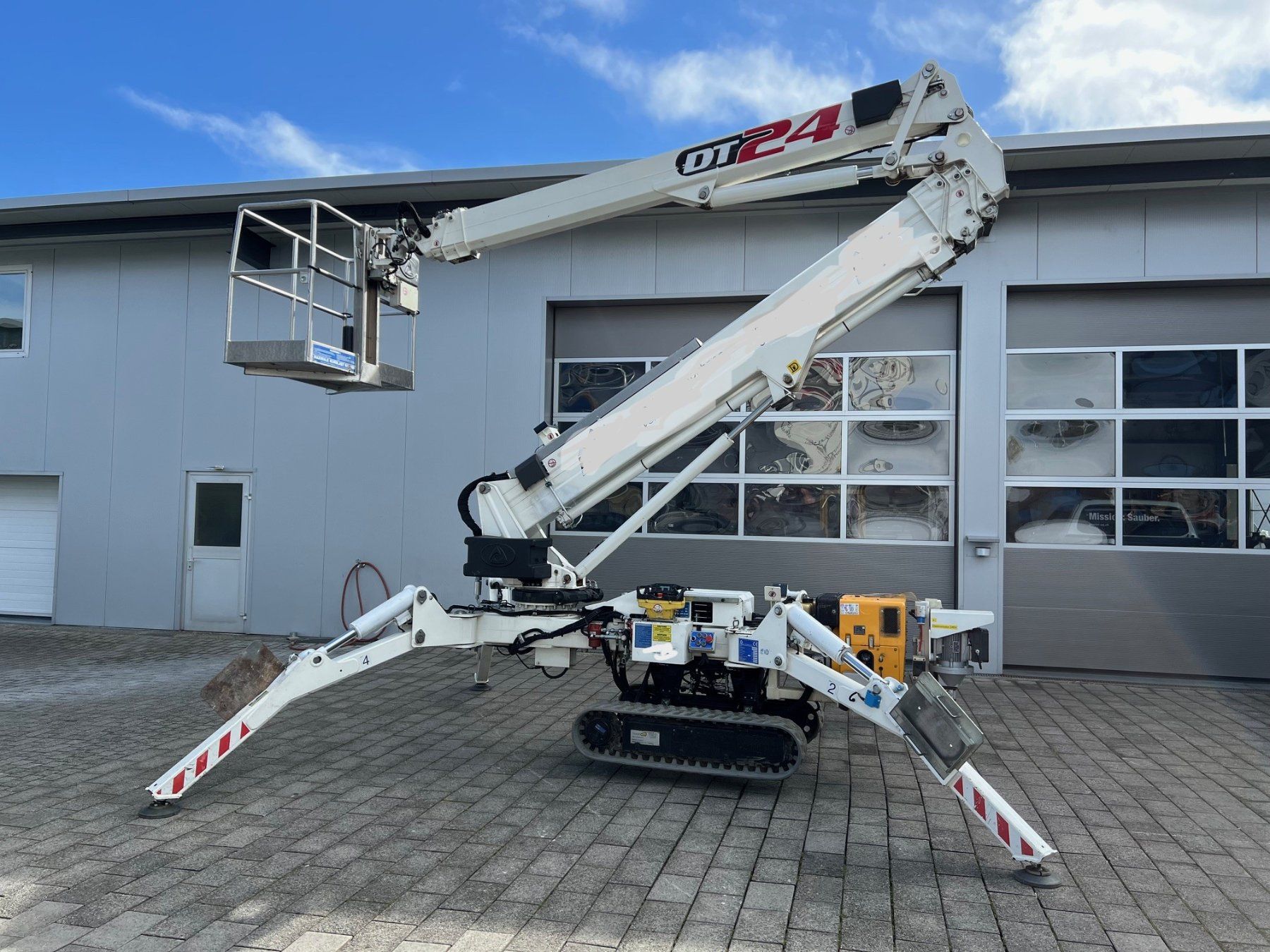 Hebebühne & Wagenheber: Arbeitsbühne Spyder Cela DT 24 – Gebraucht aus Amriswil von  3
