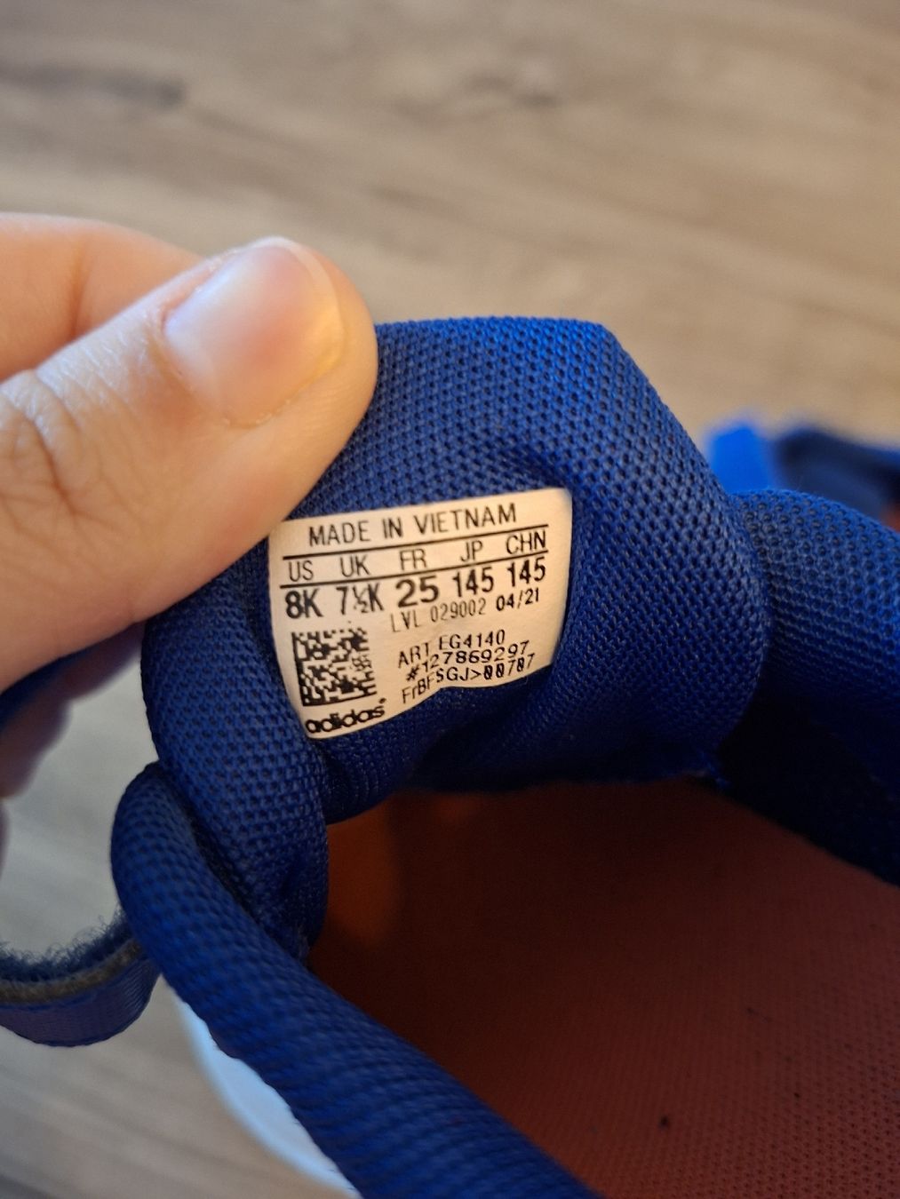 Chaussures garçon: Adidas Sneaker Grösse 25 – D'occasion à Winterthur par Ausmisten2026 2