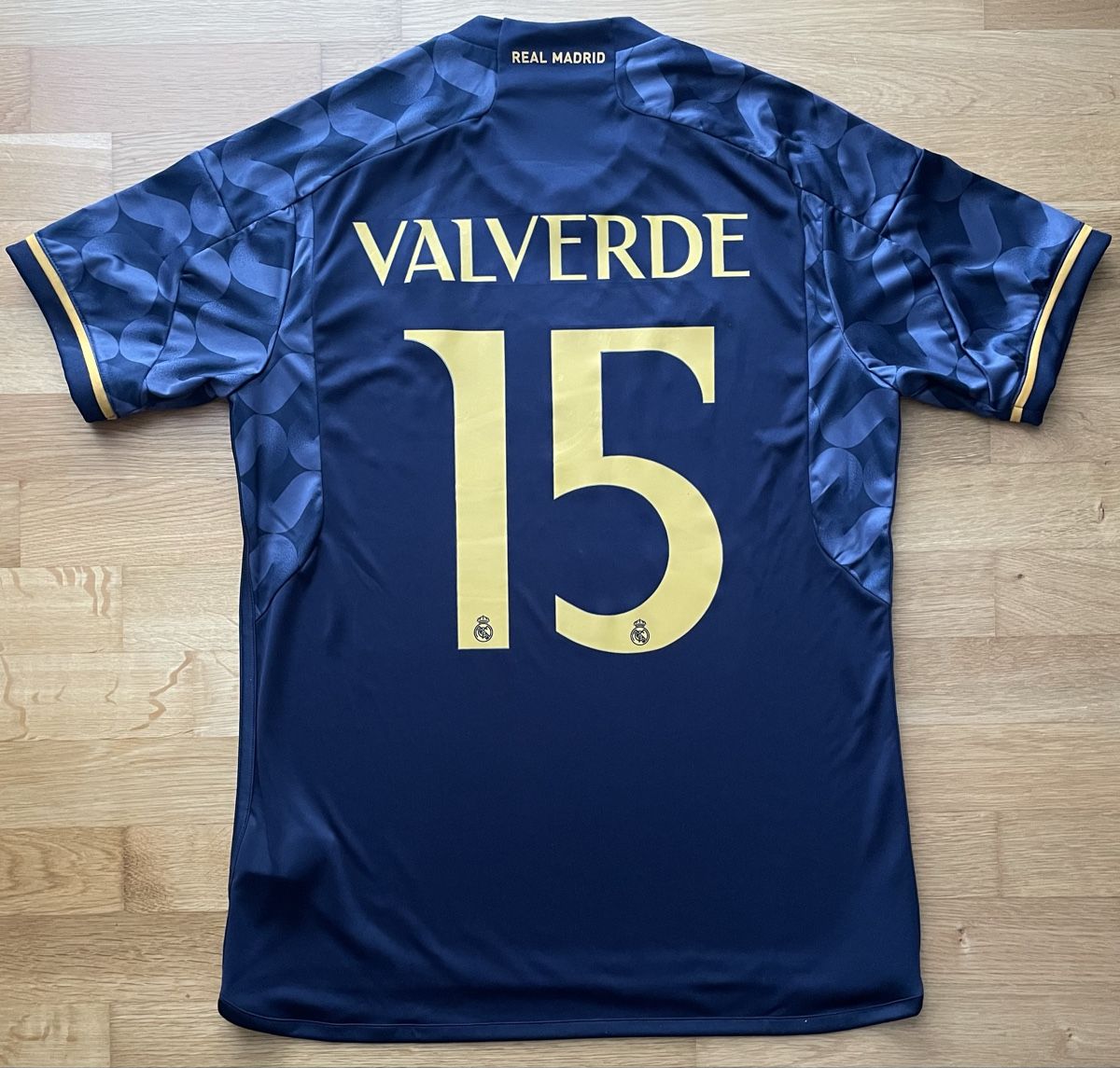 Real Madrid Maillots de corps & Pantalons: Original Real Madrid 2023/2024 Valverde Set – Neuf (Voir description) à Windisch par RealJerseys 1
