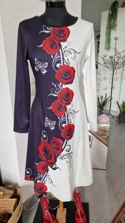 Kleid mit Rosen und Schmetterlingen NEU
