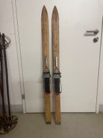 Ski (K 29), Deko Ski mit Gebrauchsspuren, ohne Stöcke