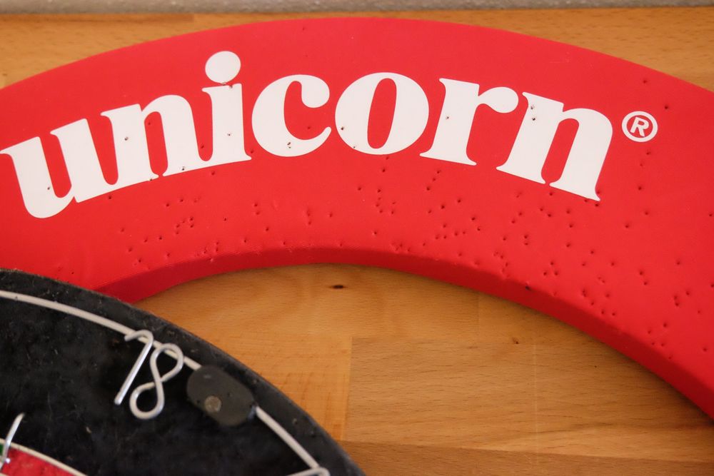 Unicorn Striker Board und Karella auf Dartmatte Ricardo Kaufen 