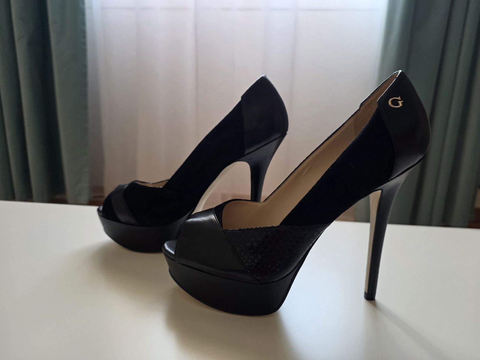 Guess Scarpe da donna: Guess Peep Toe Pumps black size 38 – Usato da Brüttisellen venduto da par_8zbj 1