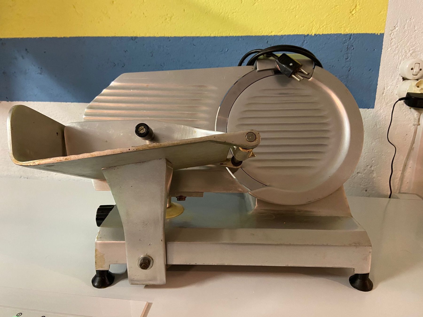 Elettrodomestici da cucina: Aufschnittmaschine – Usato da Langnau i.E. venduto da swoerny