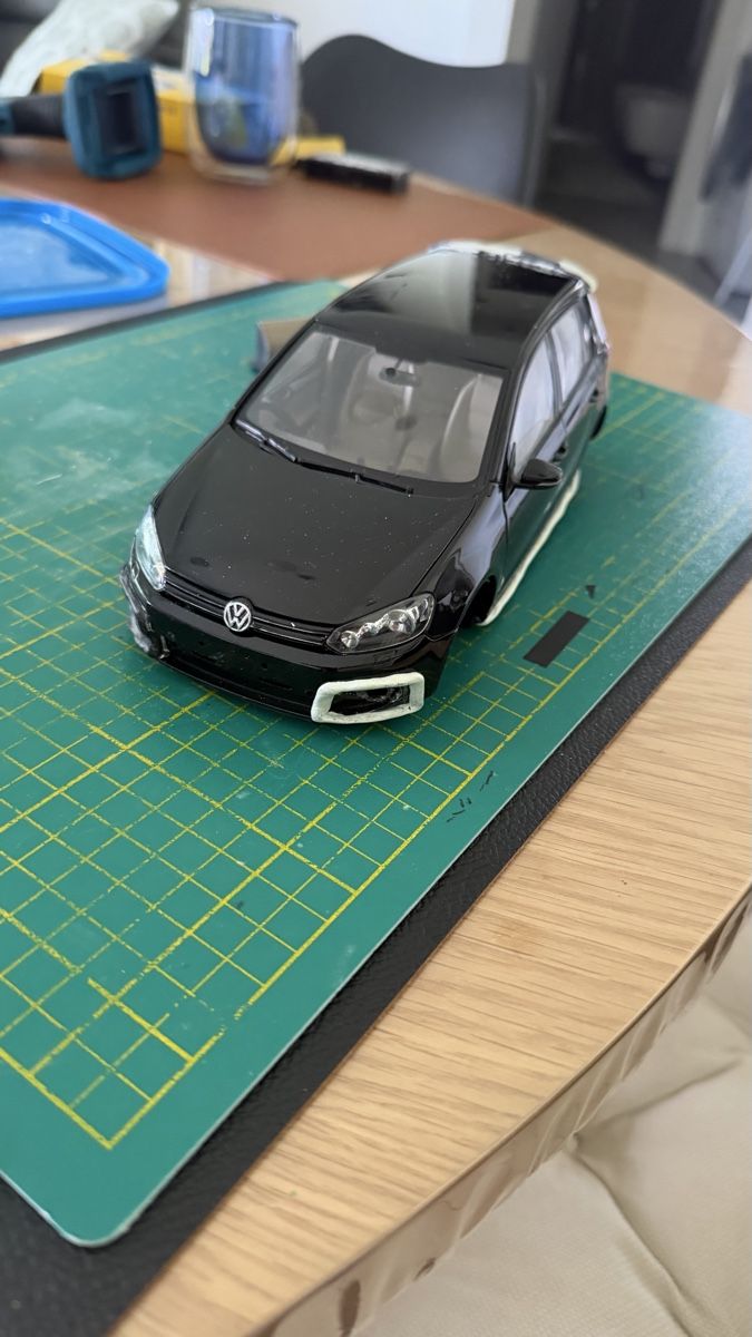 Kit di modellismo & Modellini statici: Golf 6 scala 1:18  – Usato da Caslano venduto da tuning21 2