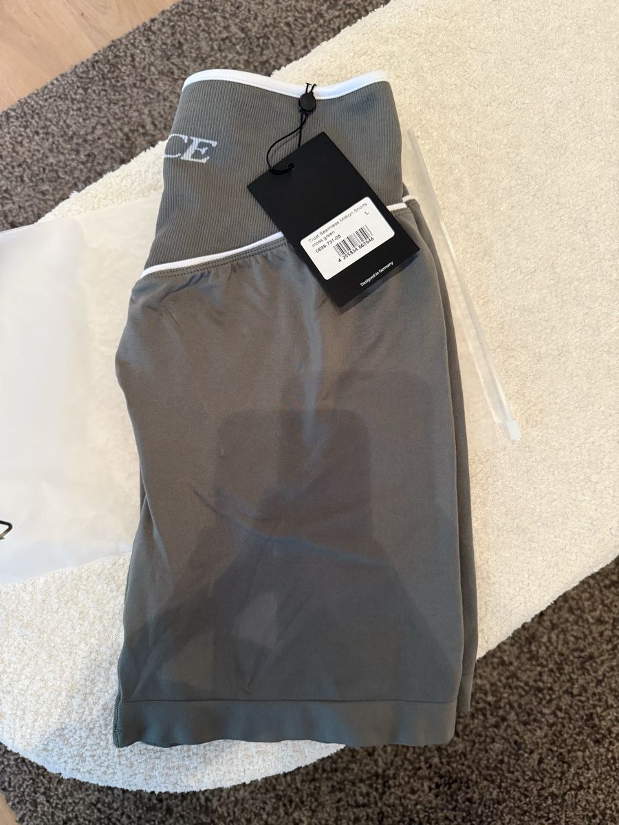 Oace Leggings: Oace Sporthose kurz – Neu und originalverpackt aus Zürich von mellymawi 1