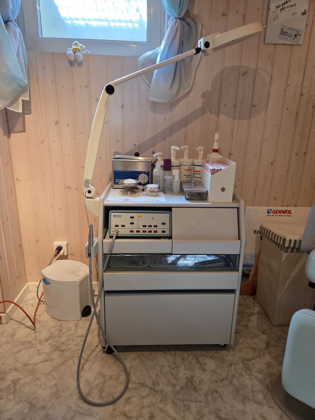 Lettini & sedie per cosmetici: Fusspflege Studio  Komplett – Usato da Derendingen venduto da iven70 3