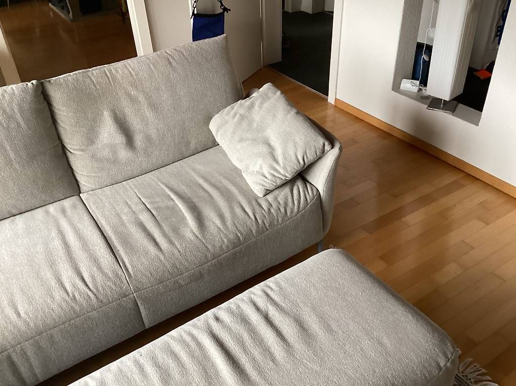 Sofas: Sofa, super bequem, mit großem Hocker – Gebraucht aus Dättlikon von poppa911 1