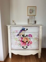 Kommode mit Vogelmotiv und Blumen, weiss