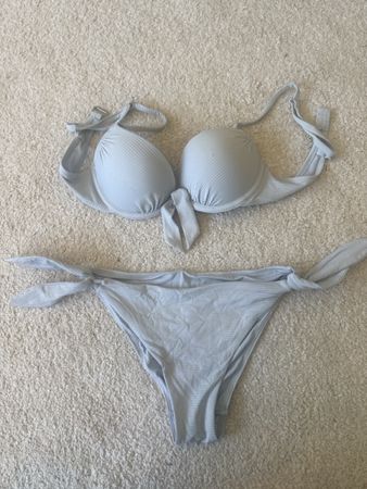 Bikini Damen hellblau gerippt mit Push-up Zustand neuwertig
