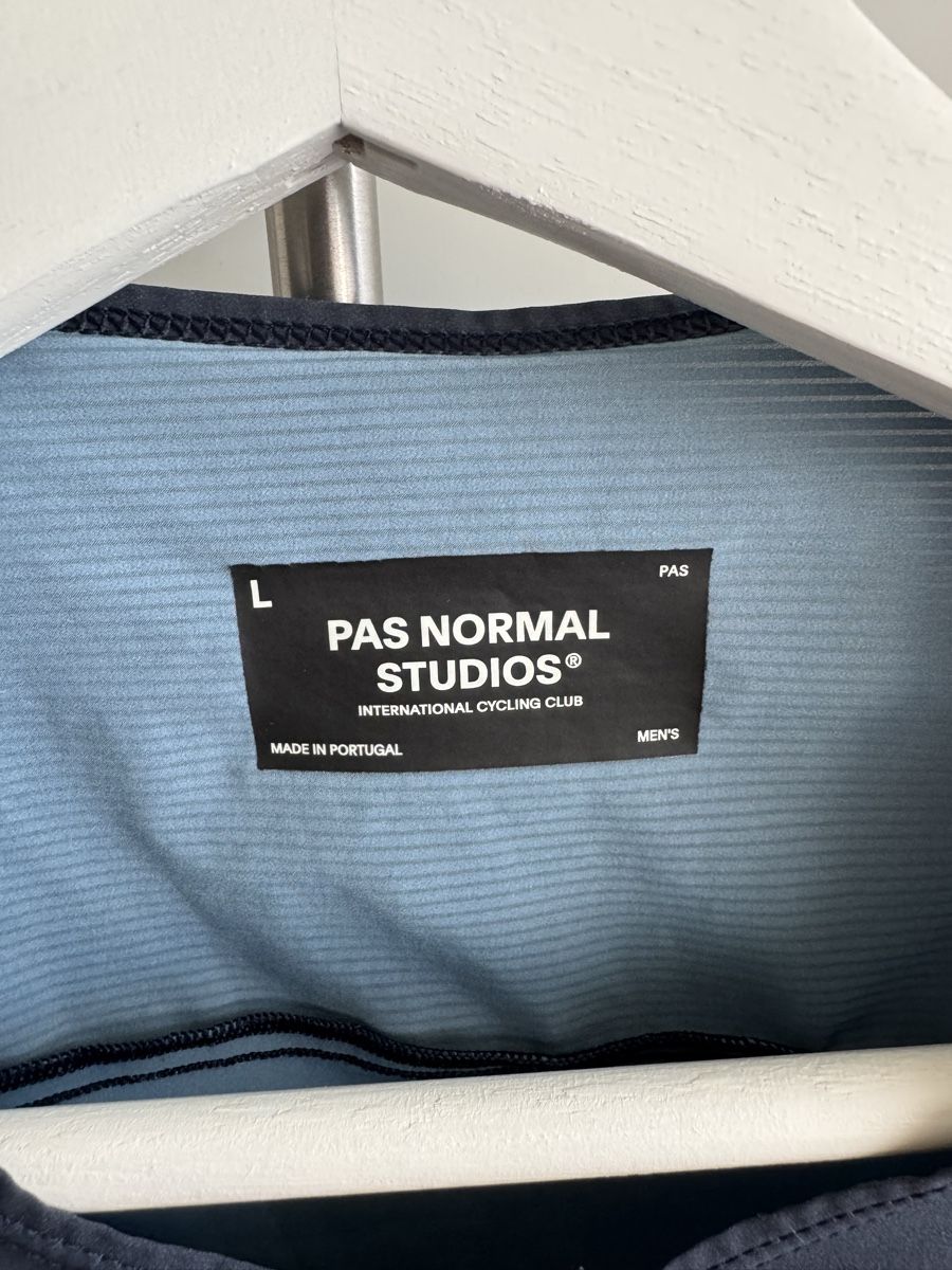 Pas Normal Studios Canottiere & Pantaloni: Pas Normal Studios Mechanism Pro Trikot Gr L – Nuovo (secondo la descrizione) da Hombrechtikon venduto da Sven_Gerber 2