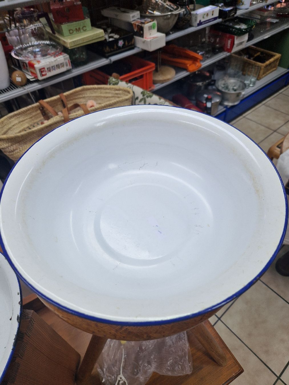 Schalen: Emaille Schüssel, Durchmesser 31cm, Vintage Look, – Gebraucht aus Mörigen von Clio111