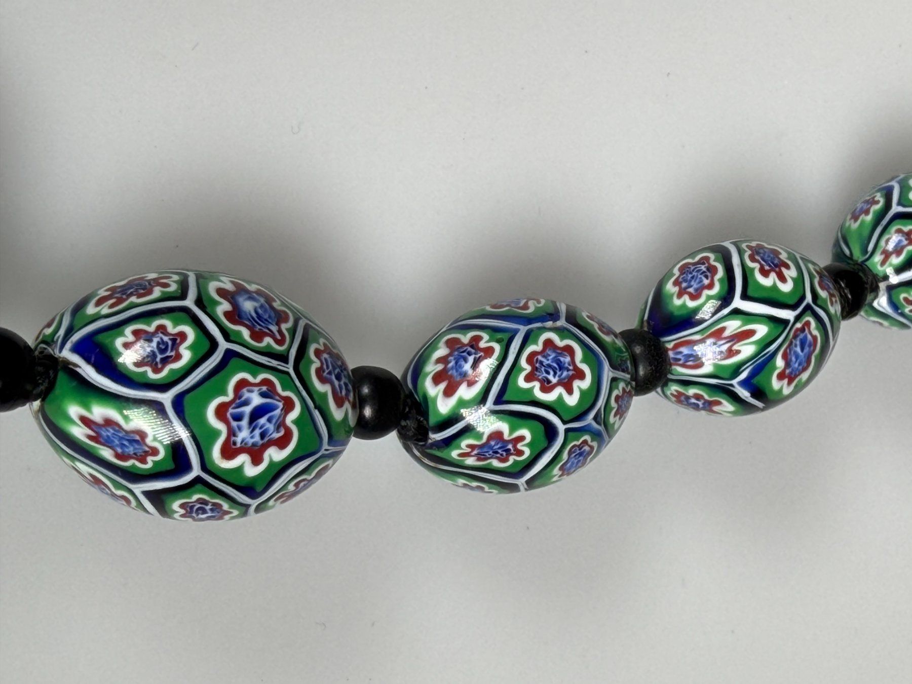 Murano Catenine: Murano Millefiori Glasperlenkette – Usato da Basel venduto da IRMAundFRED 1
