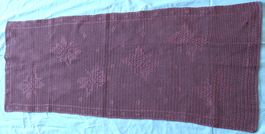 Violetter gehäkelter Tischläufer , 114 cm x 42 cm