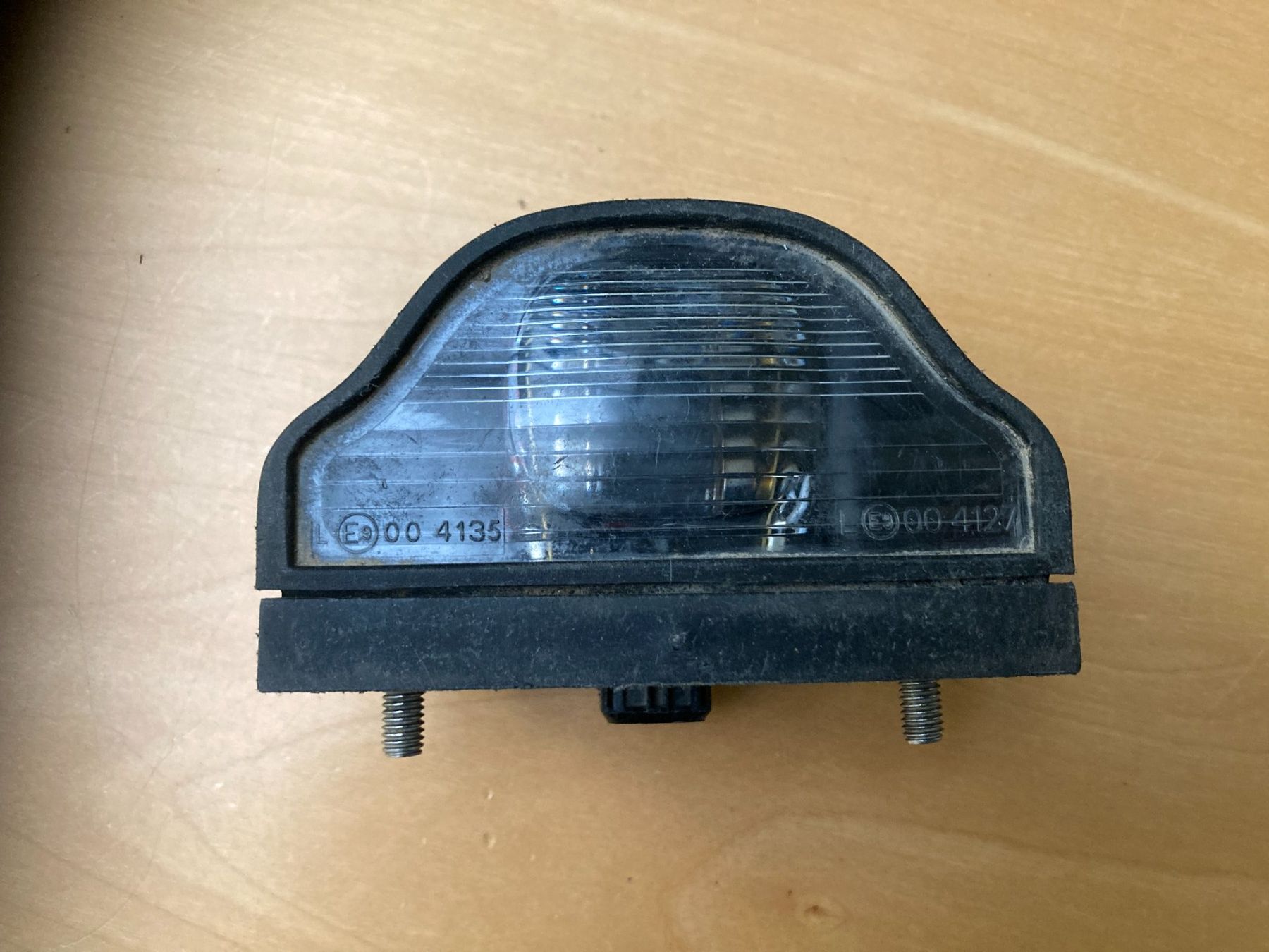 VW Tutti pezzi di ricambio auto: Original VW Crafter Kennzeichenleuchte | 7CA943021A – Usato da Cham venduto da WB2223