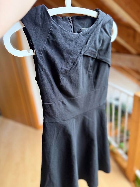 Robes: Schwarzes Kleid XS – D'occasion à Aarberg par kiim21100