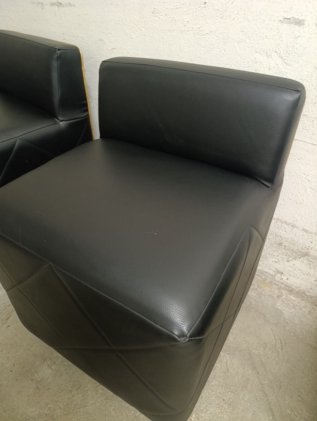 Sgabelli: Kunstleder Stuhl/Hocker Nr.5 – Usato da Romanshorn venduto da dav_h2lv