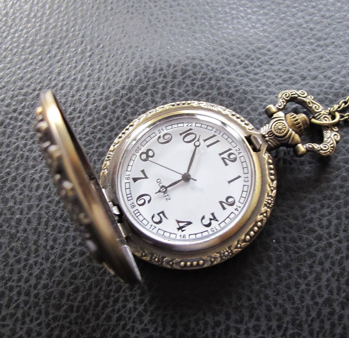 Orologi: Umhängeuhr Berlin BRD Deutschland – Nuovo (secondo la descrizione) da Schwanden GL venduto da UHRKNALL 1