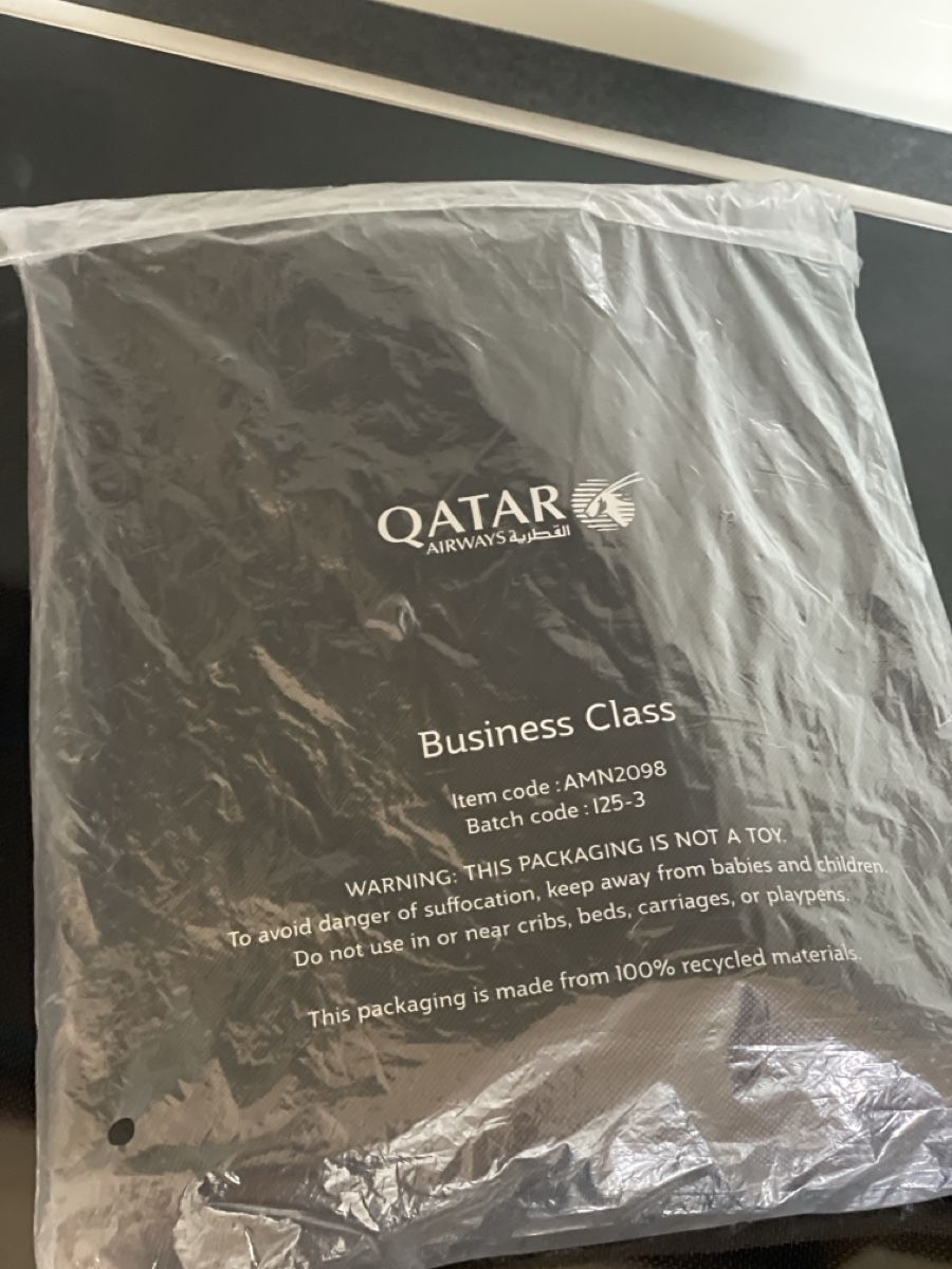 Pyjamas: Qatar Airways Business Class Pyjama  – Neuf avec emballage d'origine à Starrkirch-Wil par Wyssesmechu 1