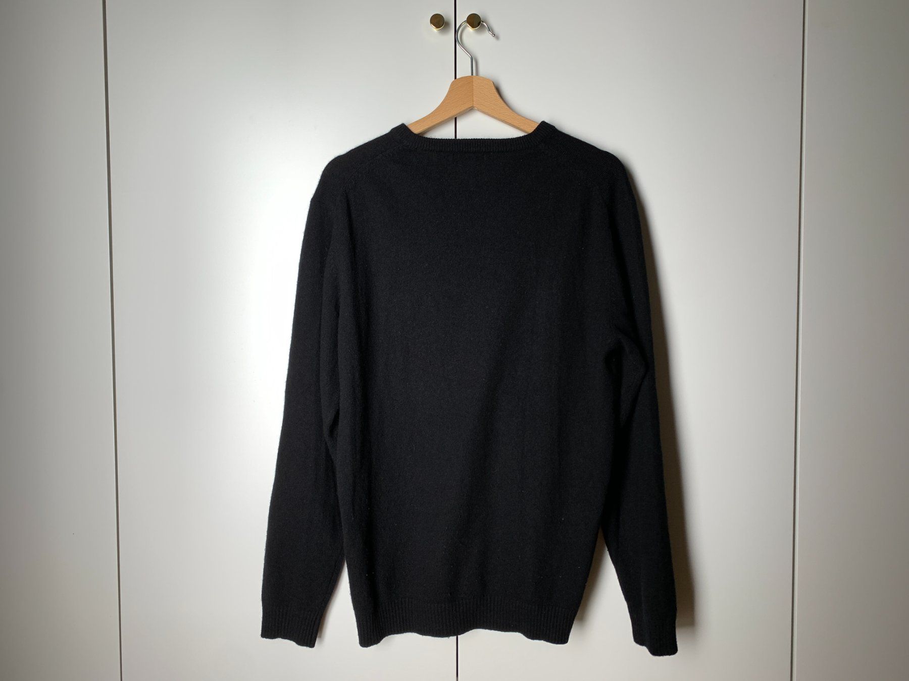 Maglioni & Felpe: 100% Kaschmir Pullover V-Ausschnitt Schwarz, Grösse L – Usato da Zürich venduto da lor_s6l8 4