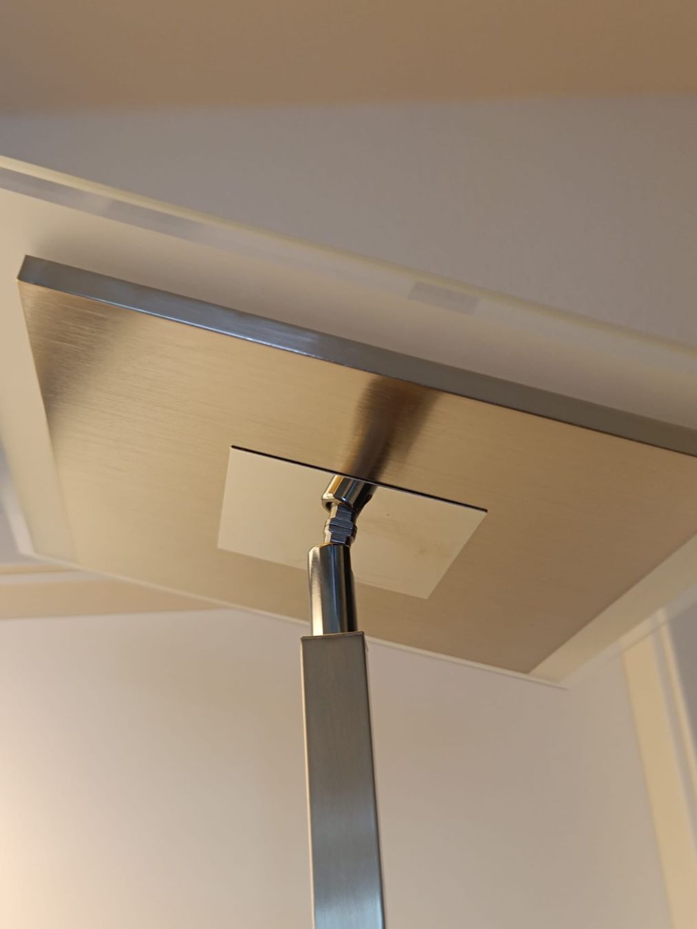 Lampade: Stehlampe quadratisch, Metall, für Wohn- oder Schlafzimmer. – Usato da Kandern venduto da pestalozzi04 5