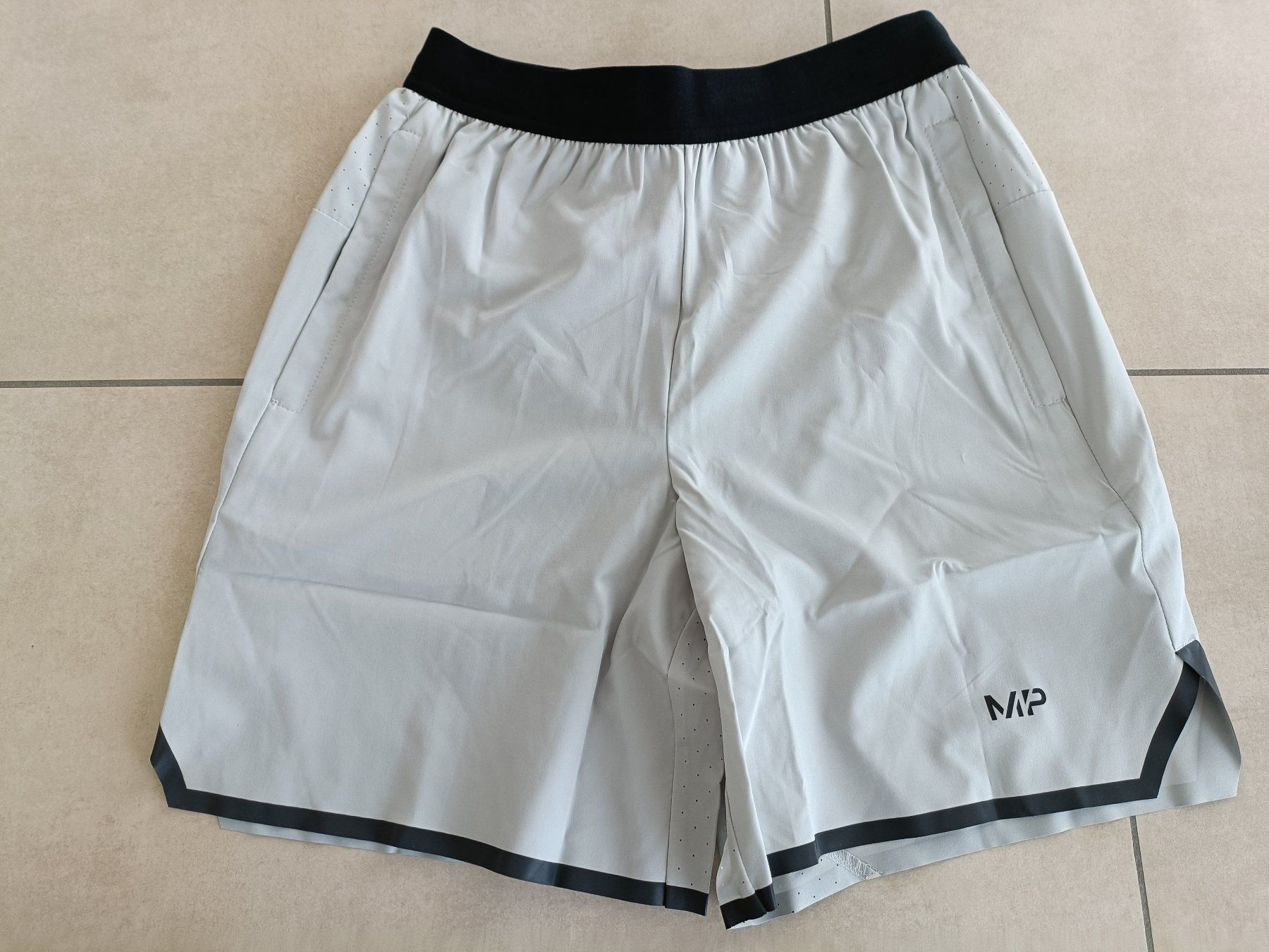 Hosen: Herren Shorts Silver - Grösse XS – Neu und originalverpackt aus Rickenbach b. Wil von Kth_v8