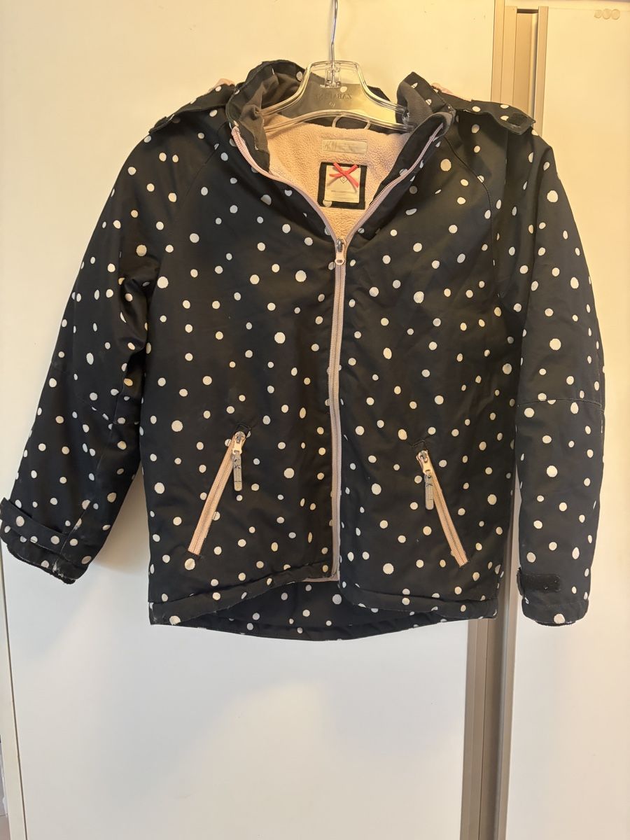 Giacche & Cappotti: Jacke schwarz mit Punkten 140 – Usato da Leibstadt venduto da Shopcity