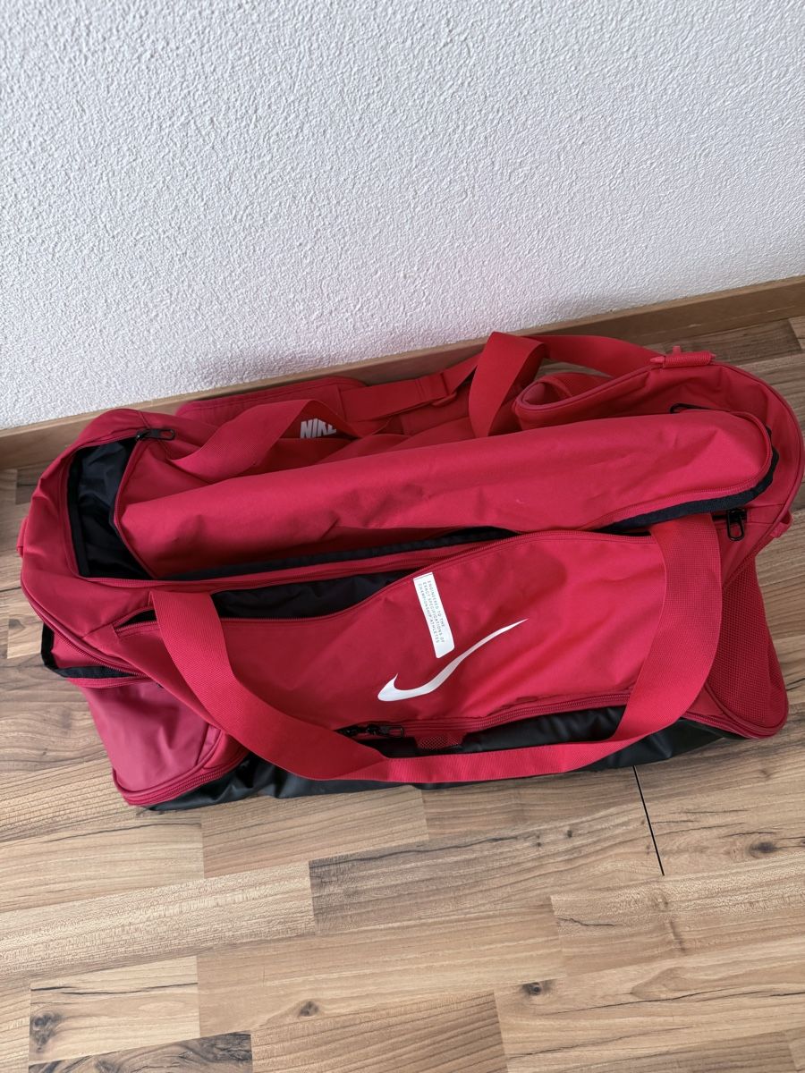 Nike Sacs: Sac de sport Nike rouge  – D'occasion à Renan BE par Meh1983 1