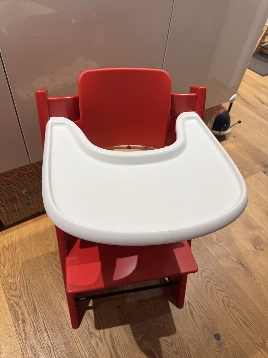 Stokke Seggioloni: Stokke Tripp Trapp Tablar weiss - Versand möglich – Usato da Neuhaus SG venduto da chinderegge