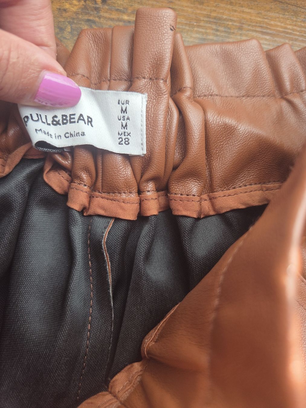 Pull&Bear Pantaloni: Shorts Pull&Bear Kunstleder braun Grösse M gebraucht – Usato da Winterthur venduto da Maricels_Boutique 1