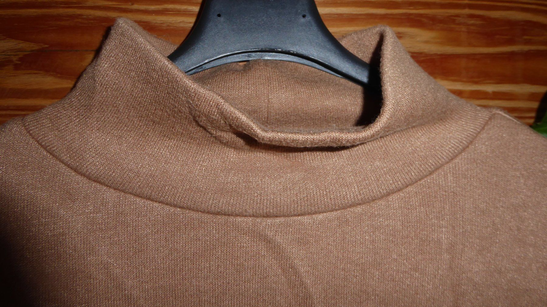 Maglioni & Felpe: Pullover mit glitzerstreifen am Arm Gr 42 Hellbraun – Usato da Sargans venduto da Benziner 1