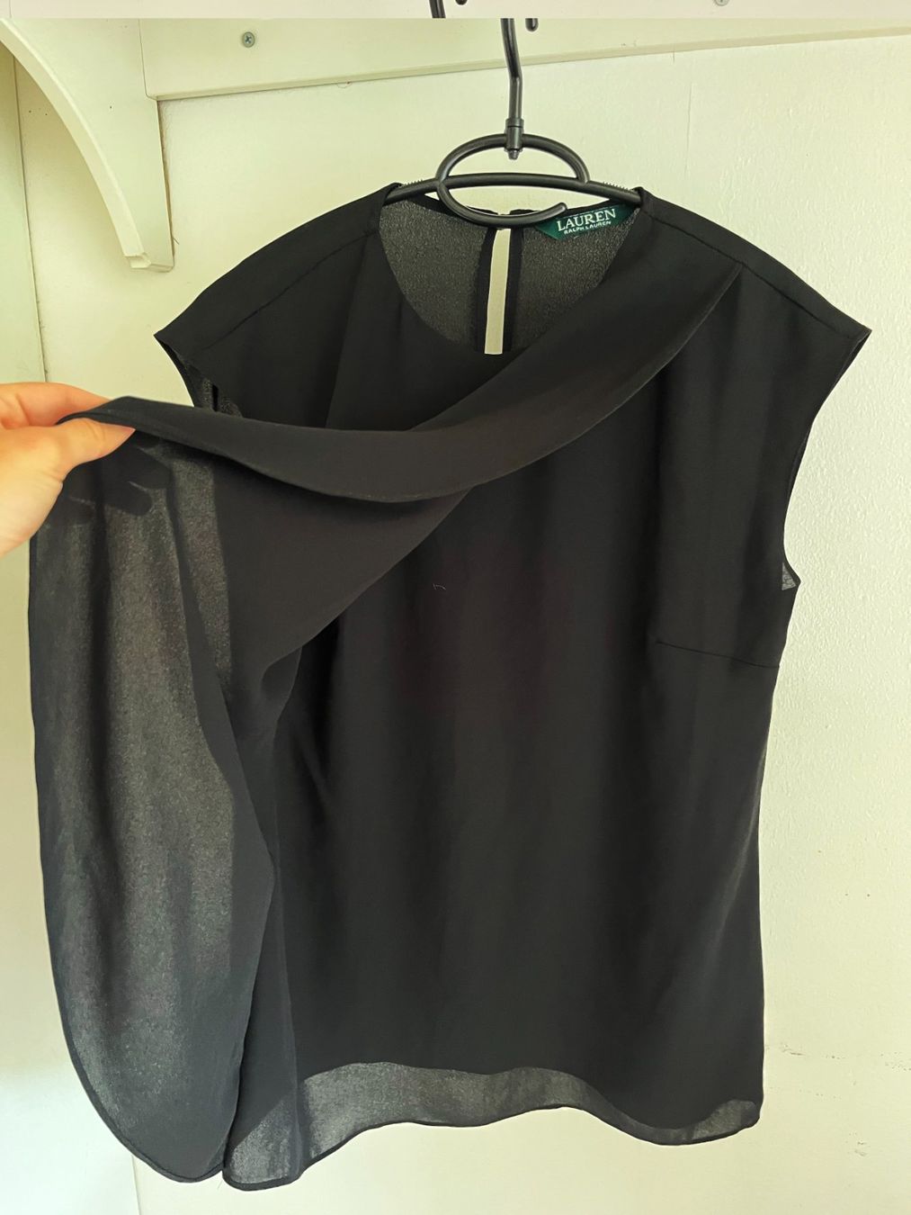 Top: Ralph Lauren Black Sheer Top – Usato da Basel venduto da das_7wzs 1