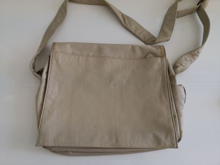 🤩2 STK: MANGO KUNSTLERDER-TASCHEN BEIGE & ROT MIT NIETEN