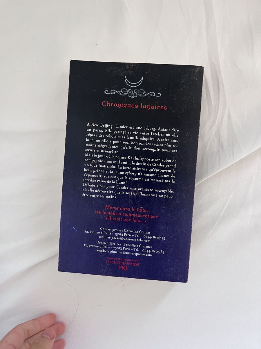 Livres: Cinder marissa meyer - français  – D'occasion à Genève par toandfrom 2