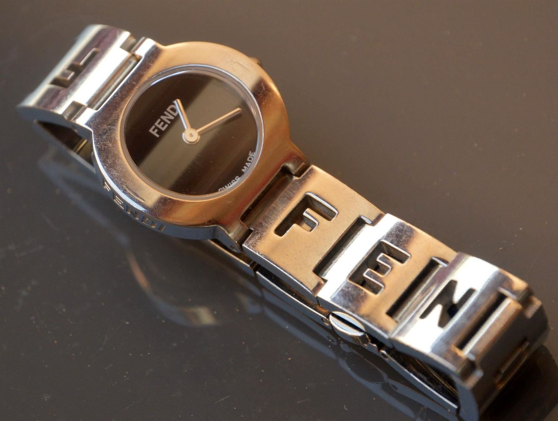 Uhren: Fendi Armbanduhr / Montre – Gebraucht aus Collonges von Auganien 3