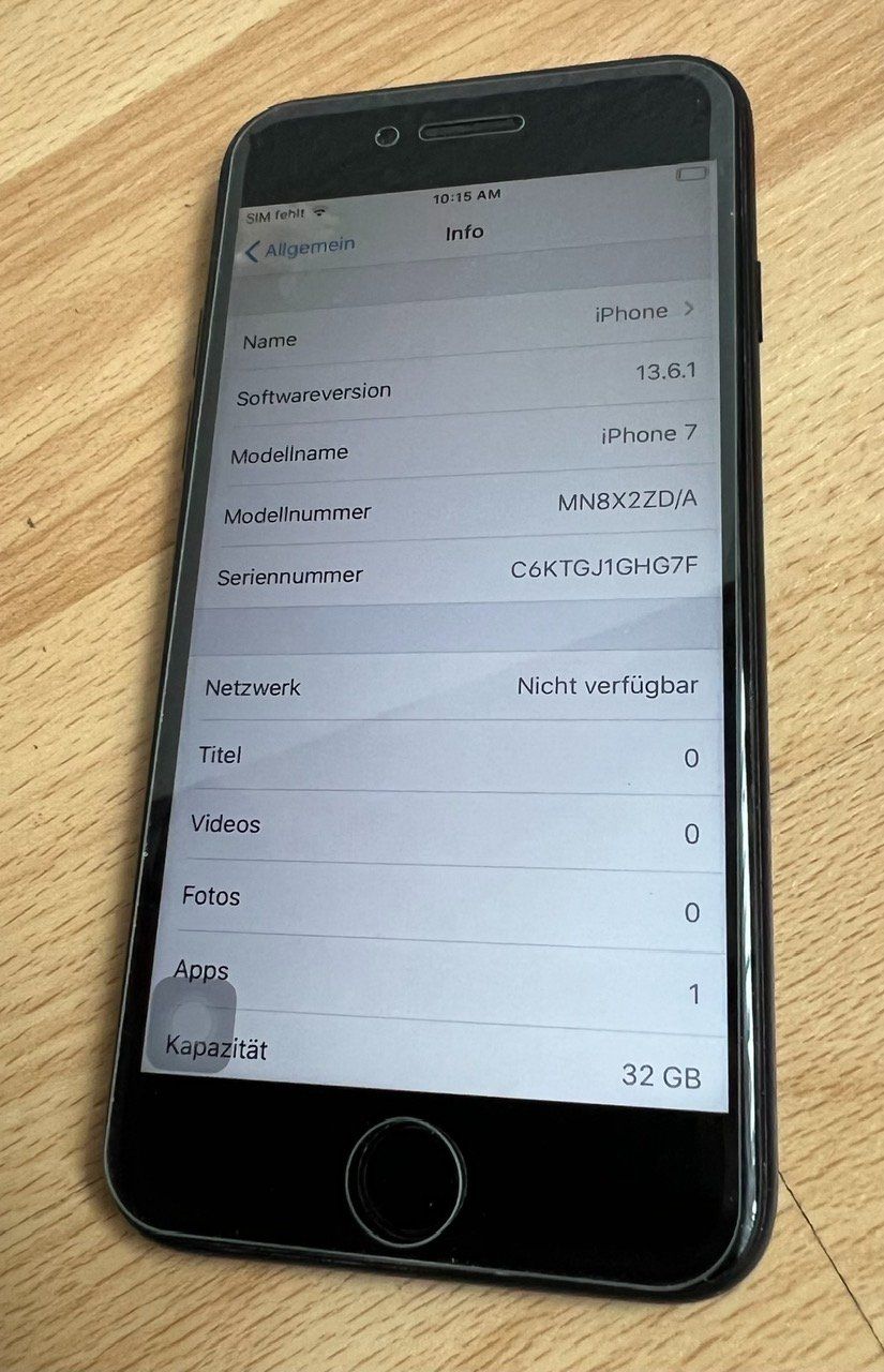 Apple Telefoni cellulari / Smartphones: Phone 7 Grau 32GB – Usato da Matzendorf venduto da HaiNakamoto 1