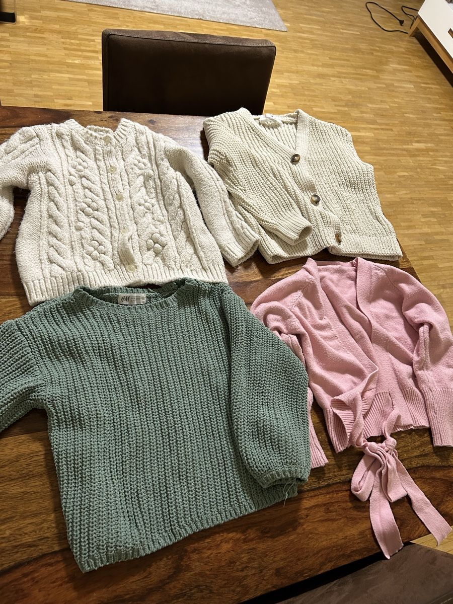 H&M Lotti & Set di vestiti: 4 Strickjacken/Pulli Mädchen, Grösse 110/116 – Usato da Zürich venduto da Nutla 6